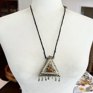 Vintage Hand Crafted Silver Tone Perforated Amber Snuff Box Pendant Necklace